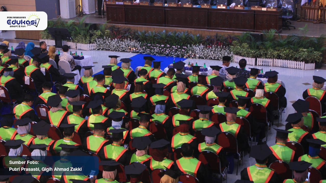 Universitas PGRI Madiun Gelar Wisuda ke-18 dengan Khidmat dan Penuh Antusiasme